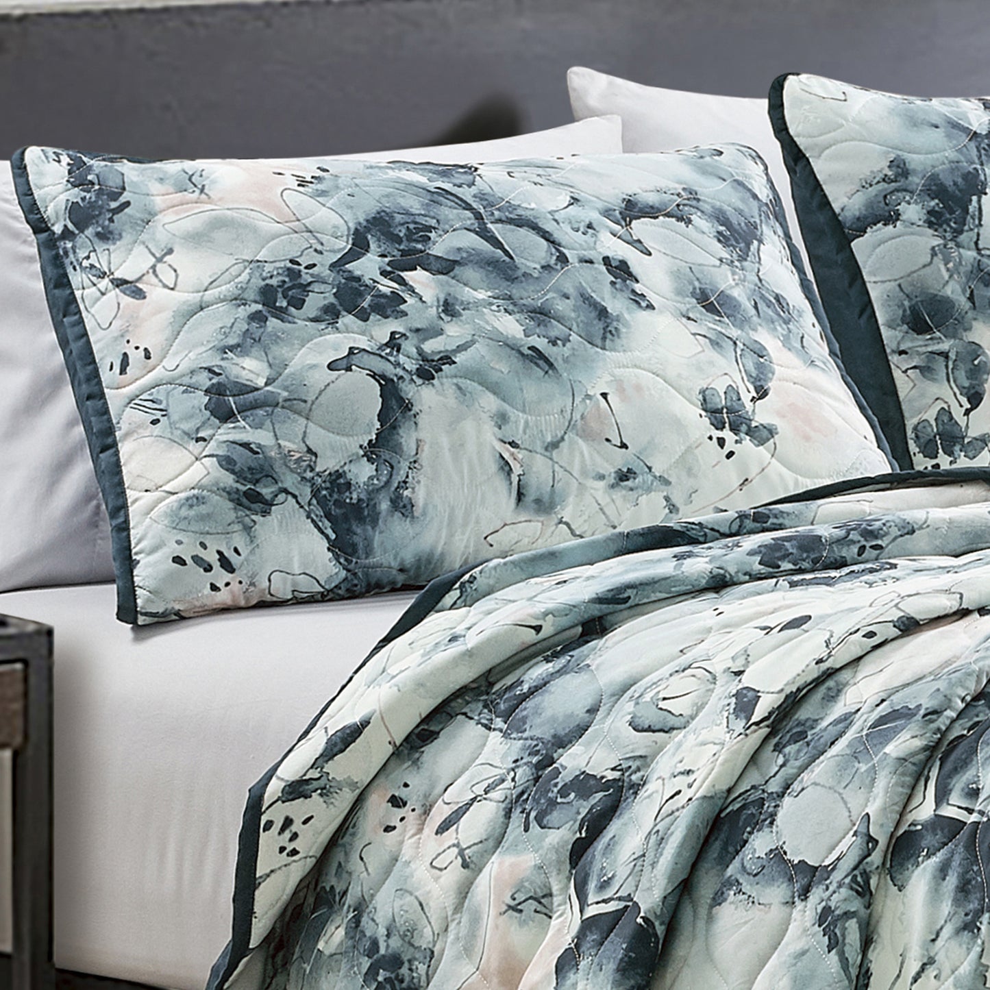 3-Piece Rey Floral Blue Bedspread Set King Size Reversible Quilt