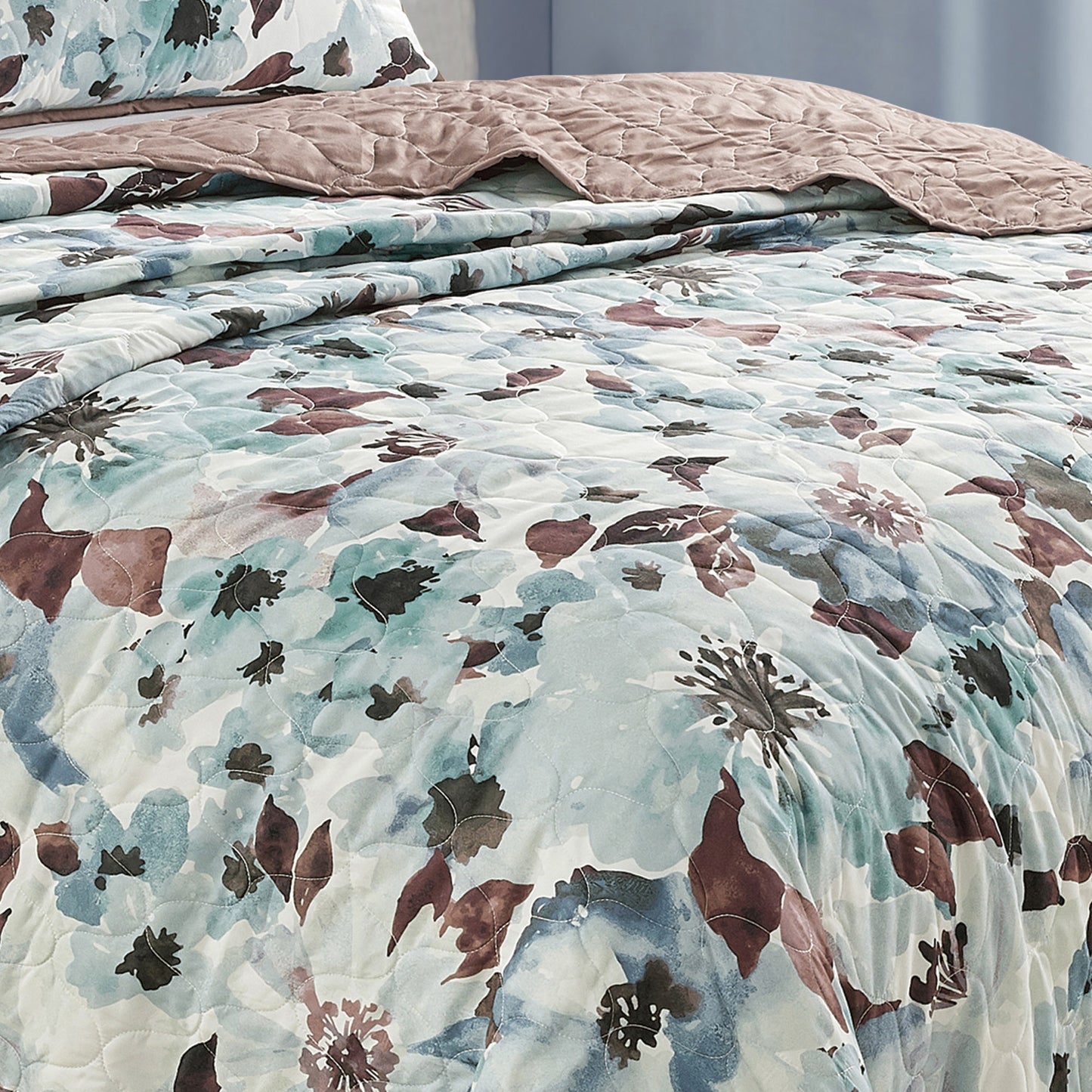 3-Piece Nalla Floral Blue Bedspread Set King Size Watercolor Flower Quilt