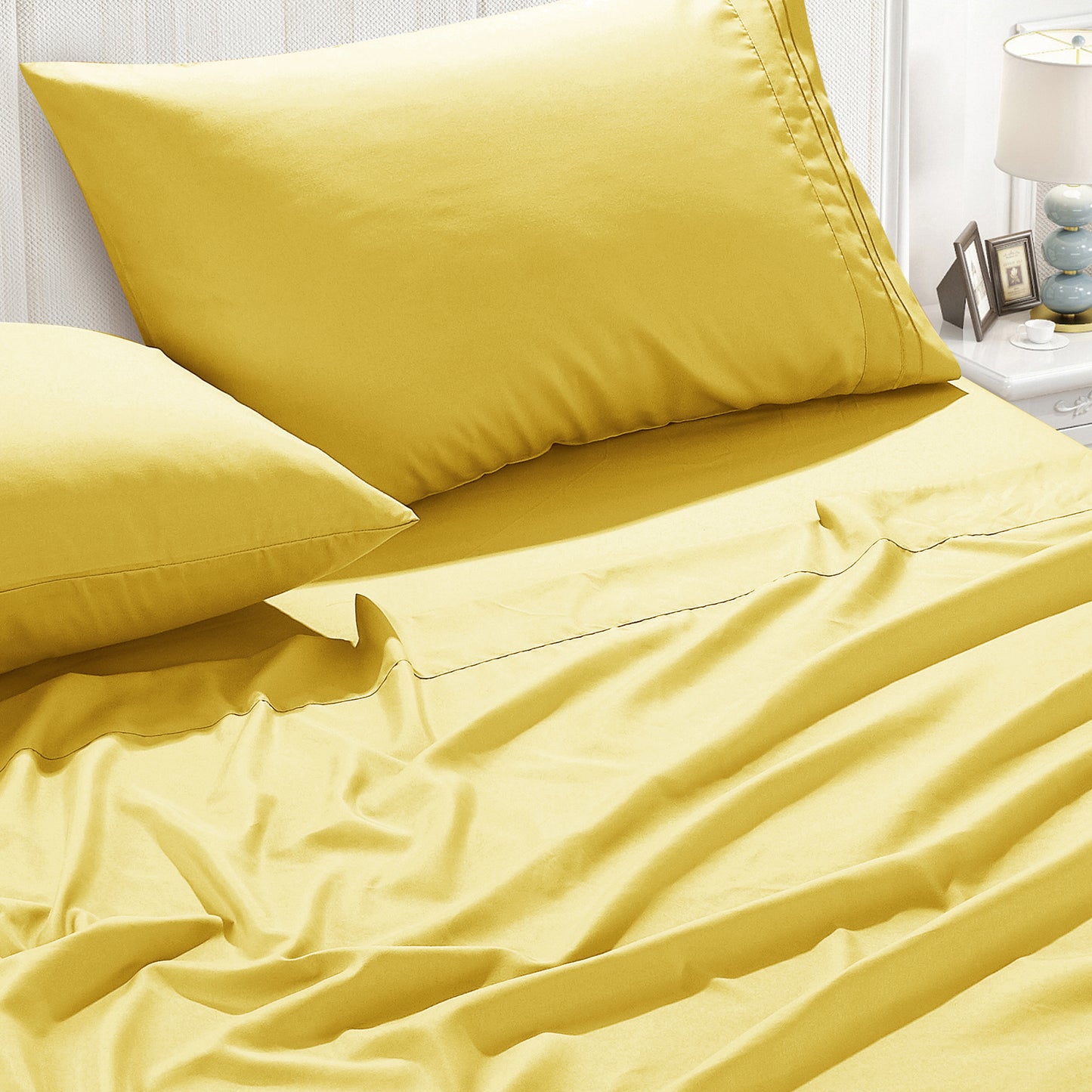 4-Piece Yellow Sheet Set Cal King Size with Flat Sheet, Fitted Sheet, and Pillowcases