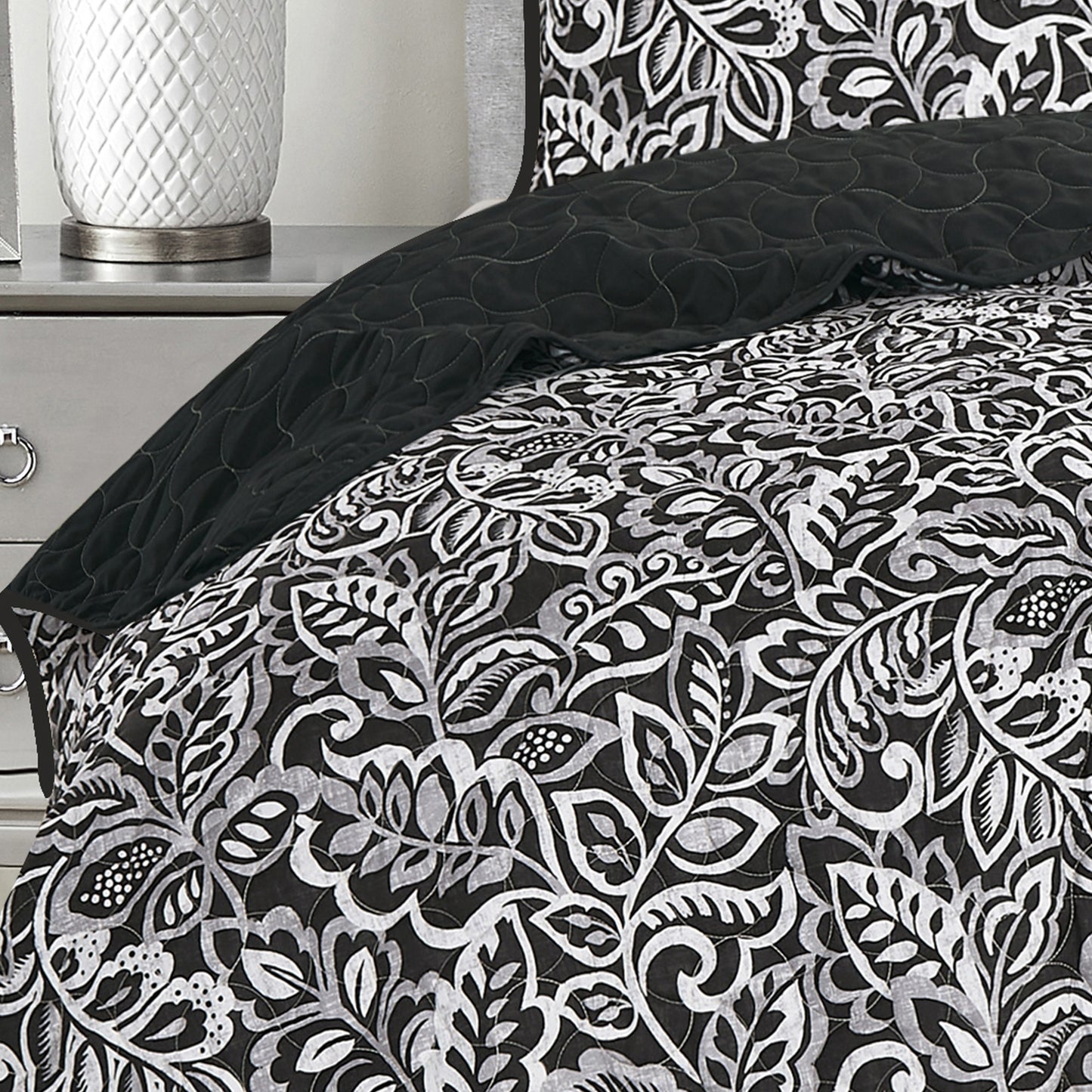 Oasis Black and White Bedspread Set King Size 3-Piece Reversible Black Quilt Set