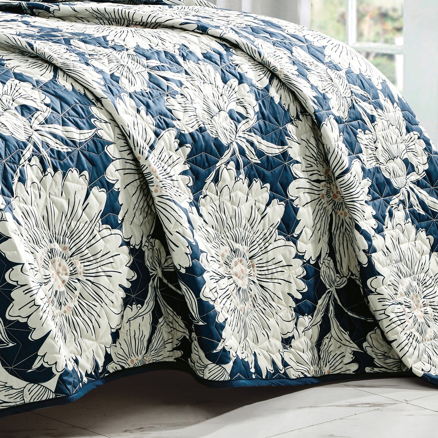 3-Piece ASIRA Blue Bedspread Set King Size Reversible Floral Quilt