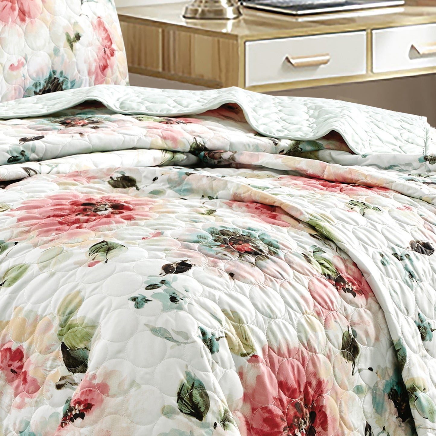 3-Piece LAHJA White Floral Bedspread Set King Size Reversible Peony Quilt