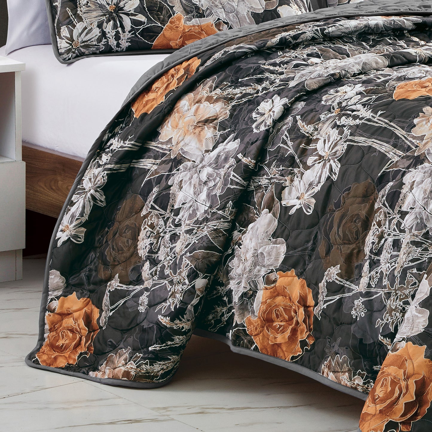 3-Piece Helbah Vintage Rose Black Bedspread Set King Size Floral Red Quilt