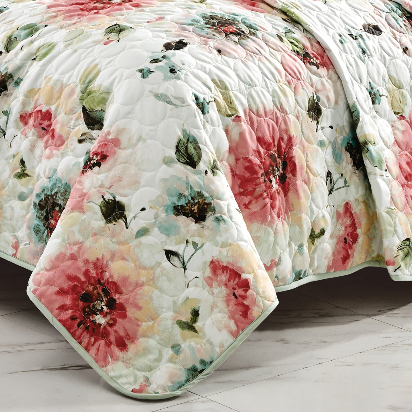 3-Piece LAHJA White Floral Bedspread Set King Size Reversible Peony Quilt
