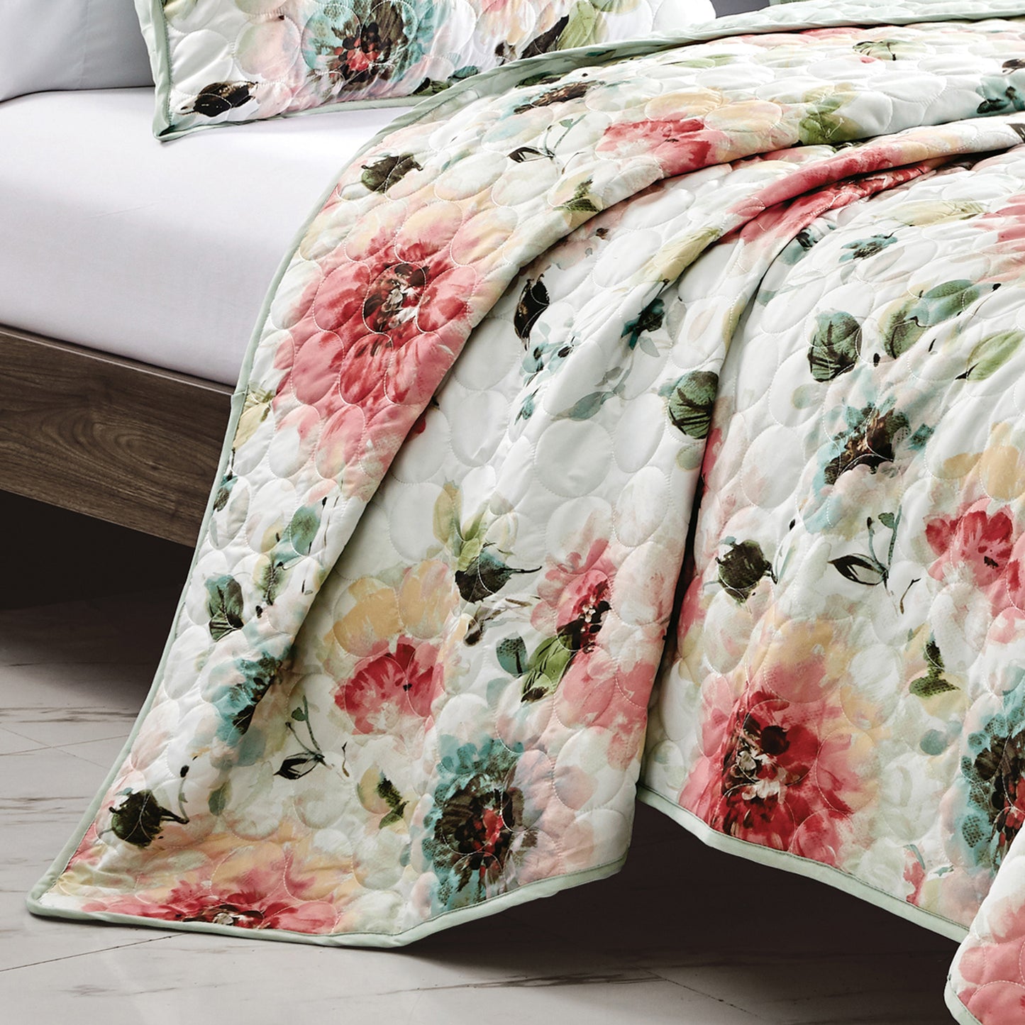 3-Piece LAHJA White Floral Bedspread Set King Size Reversible Peony Quilt