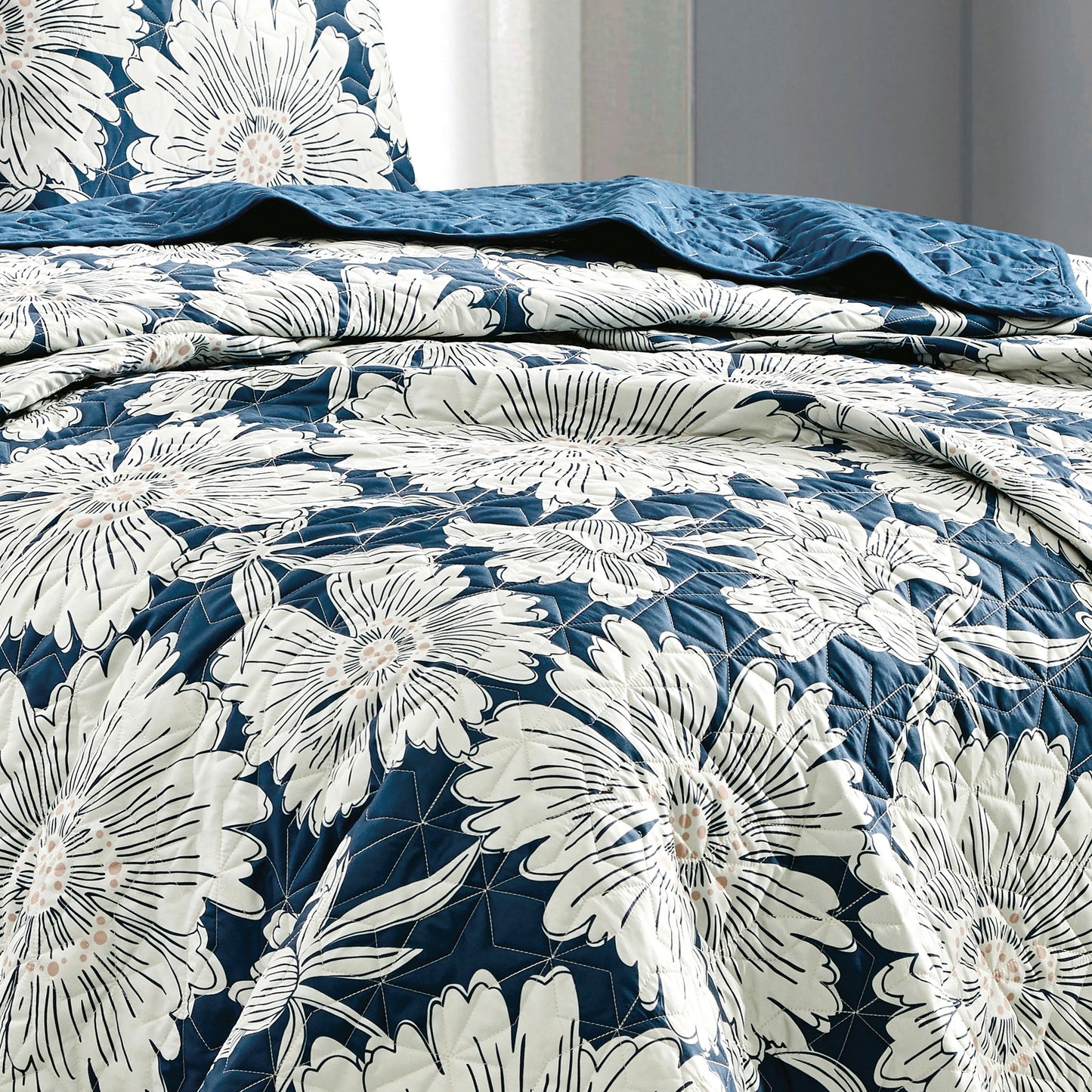 3-Piece ASIRA Blue Bedspread Set King Size Reversible Floral Quilt